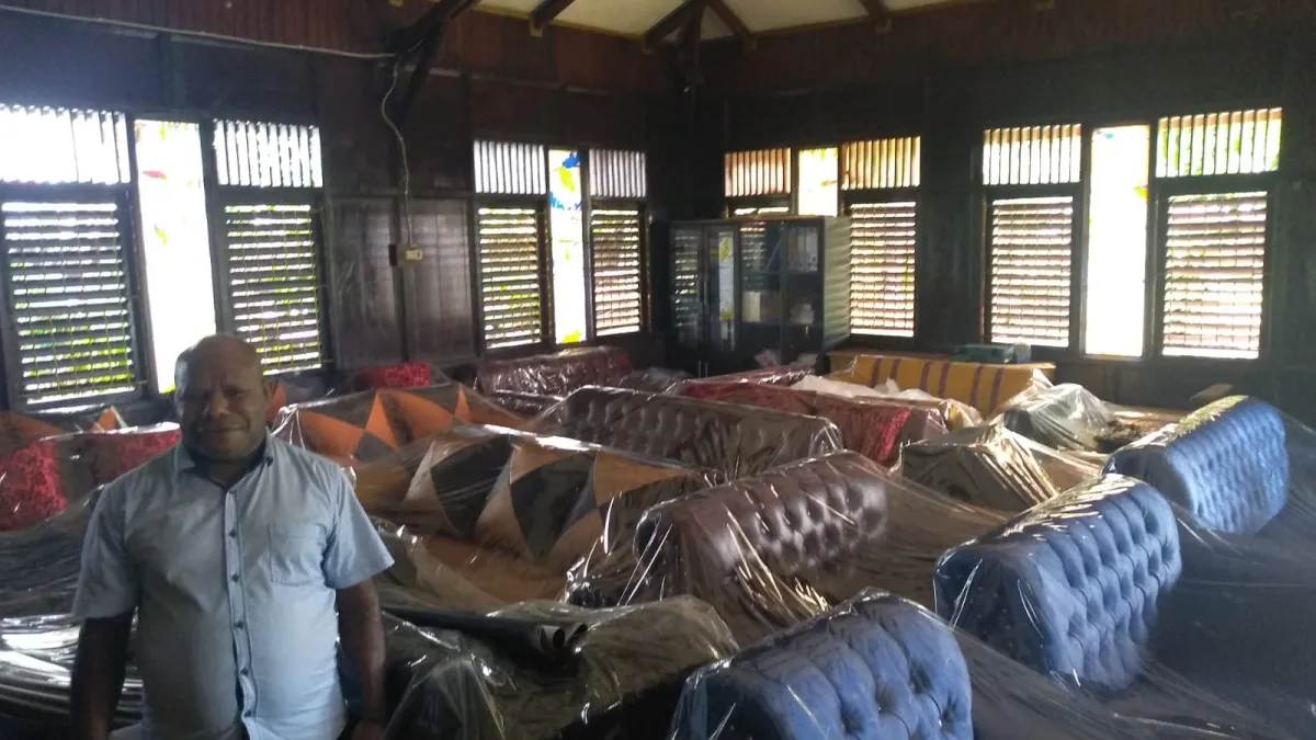 Berdayakan Anak Putus Sekolah, YPTP Produksi Kursi Sofa